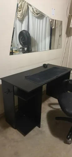 Mesa gamer e cadeira de escritório