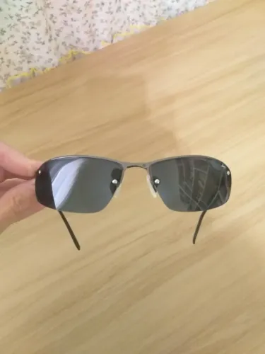 Óculos de Sol Estilo Casual com Estojo em bom estado