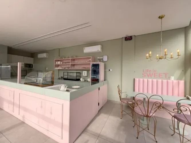 LOCAÇÃO - Sala com Mezanino Mobiliada e Decorada ao Lado do Farol Shopping - TUBARÃO/SC