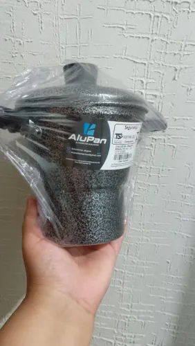 Estou vendendo uma Cuscuzeira de 1,300 L craquelada nova entrego com taxa.