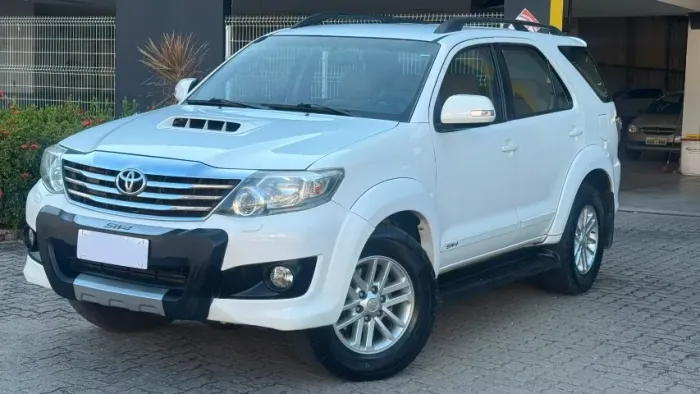 Toyota Hilux SW4 SRV D4-d 4X4 3.0 TDI Dies. AUT 2015