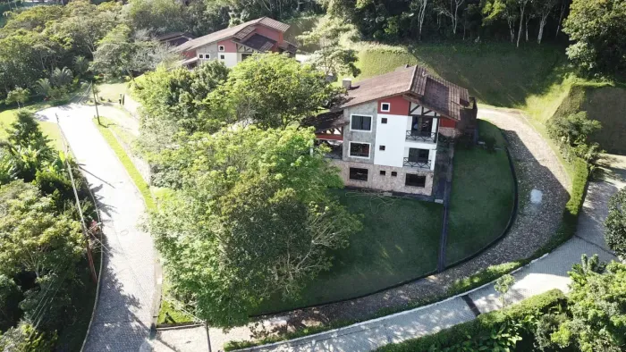 Condomínio Monte Flor - Arquitetura, natureza e exclusividade em perfeita harmonia.