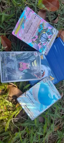 3 cartas raras + 100 cartas aleatórias pokémon tcg