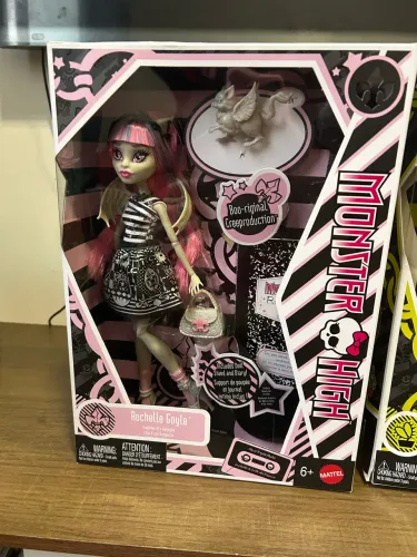 Boneca Monster High Rochelle Goyle creeproduction g1 lacrada na caixa