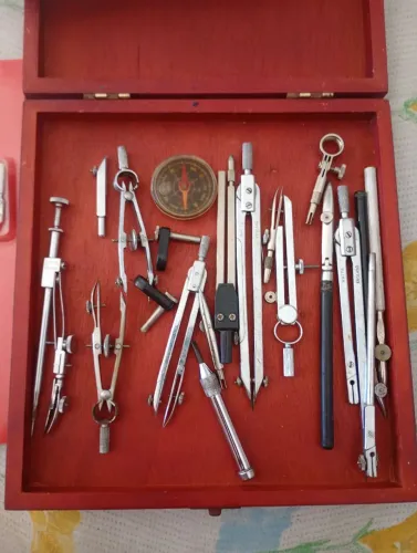 Estojo Kit de Compasso 