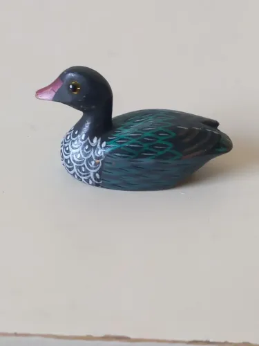Pato em madeira antigo