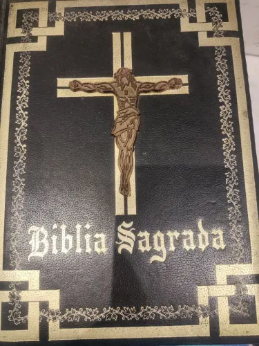 Bíblia Sagrada Antiga com imagens