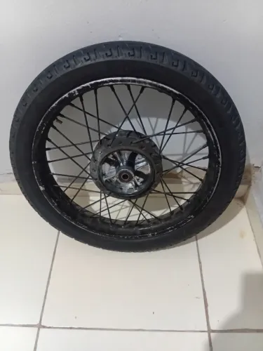 Vendo jante de moto com pneu , e com câmera de ar nova sem nenhum remendo.