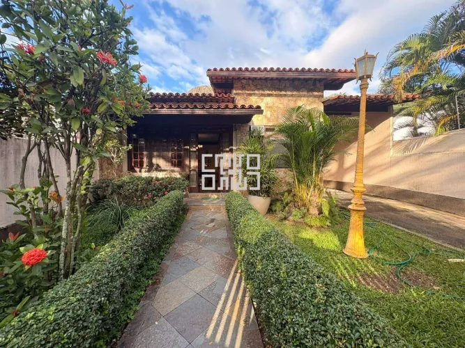 Casa Residencial para Aluguel em Niterói (São Francisco) 3 Quartos (2 Suítes) 3 Vagas