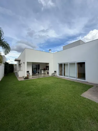 CASA TÉRREA COM 3 QUARTOS (1 suíte e 2 demi-suites) À VENDA, 449m2 - FLORAIS DO VALLE
