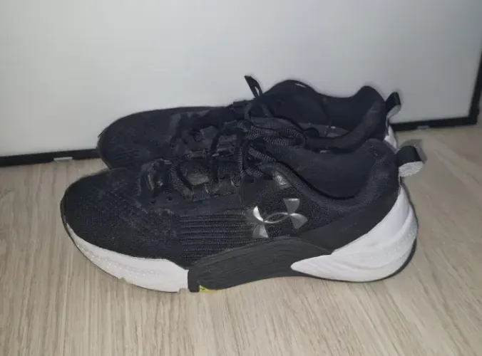Tênis under armour usado