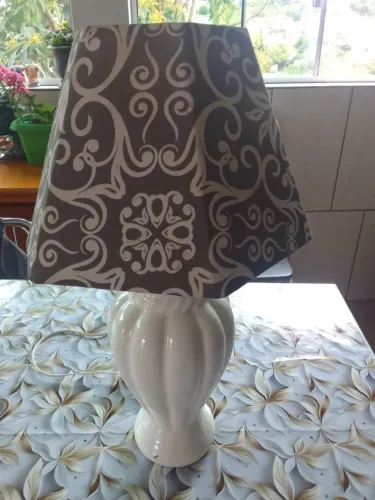 ABAJUR DECORATIVO EM CERÂMICA - ÓTIMO ESTADO