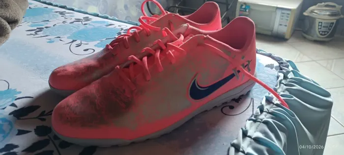 Chuteira Nike Society