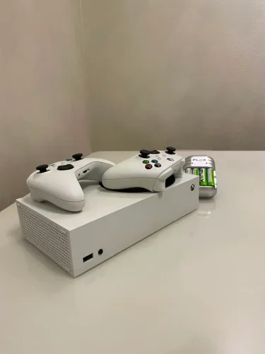 ?Xbox Series S 512GB + 2 Controles Originais