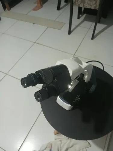 Vende-se microscópio