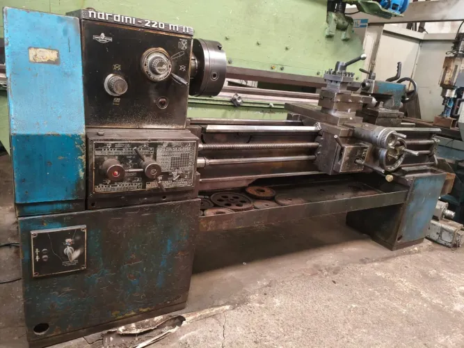 Torno mecânico Nardini 1500 entre pontas 