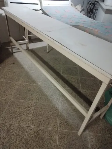 Bancada de Trabalho / Mesa Industrial - usada em ótimo estado - estrutura metálica