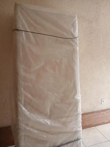 Vendo essa base de solteiro 