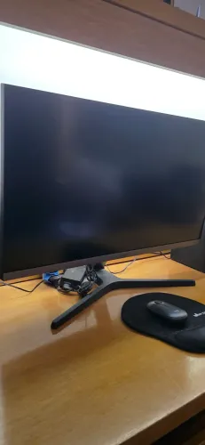 Monitor super novo Samsung UHD 4k 28" painel IPS 60Hz AMD Freesync