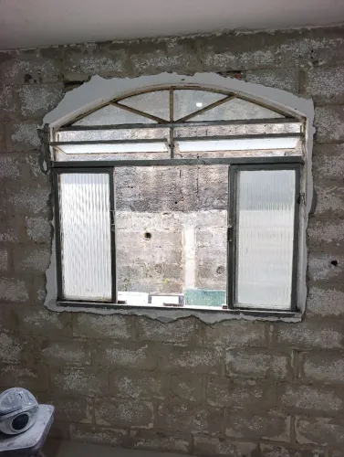 Vendo janela antiga