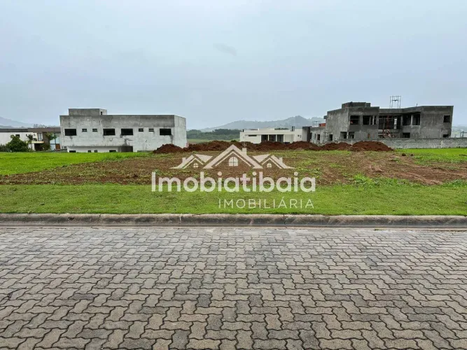 TERRENO À VENDA NO CONDOMÍNIO PORTO LARANJEIRAS EM PIRACAIA - 1034m²