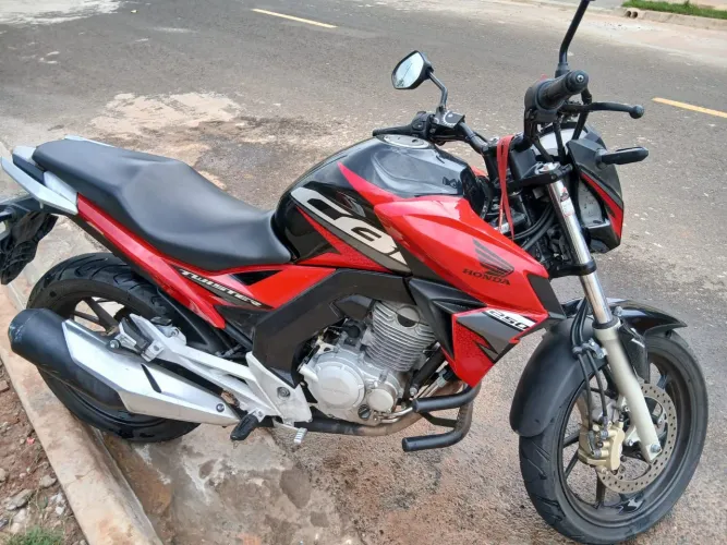 CbThuister 250F cbs vermelho