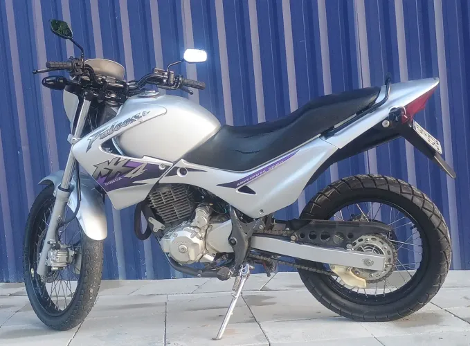 Honda nx4 Falcon (leia anúncio)