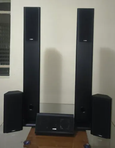 Caixas acústicas home theater Yamaha.