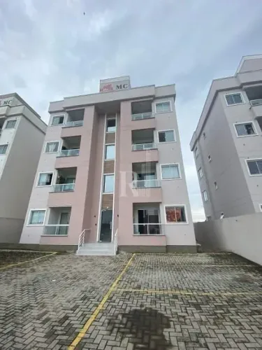 Apartamento com 02 dormitórios, banheiro social e vaga de garagem descoberta disponível pa