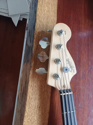 Baixo Squier Fender