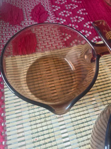 Vendo duas panelas em vidro