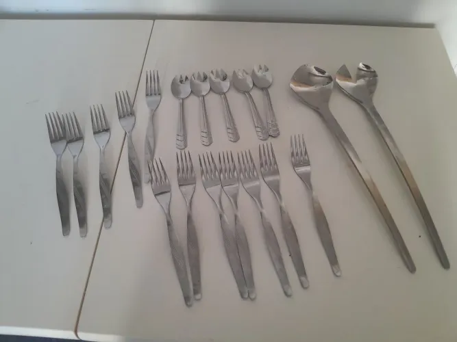 Talheres 12 garfos sobremesa 6 de petisco  1 conjunto para salada sem usar