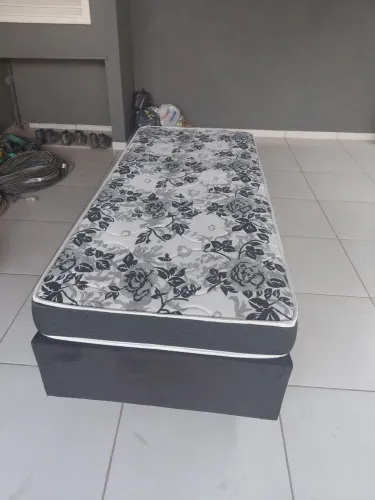 Cama box solteiro com colchão d-33 semi novo