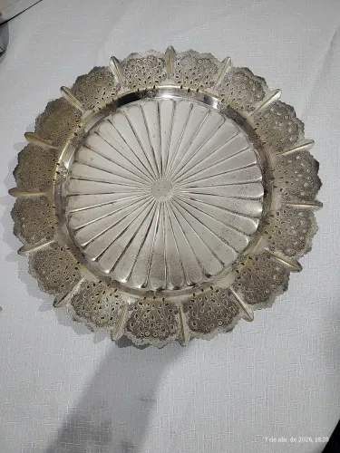 Bandeja em metal prateado da marca prata 90 art- prata