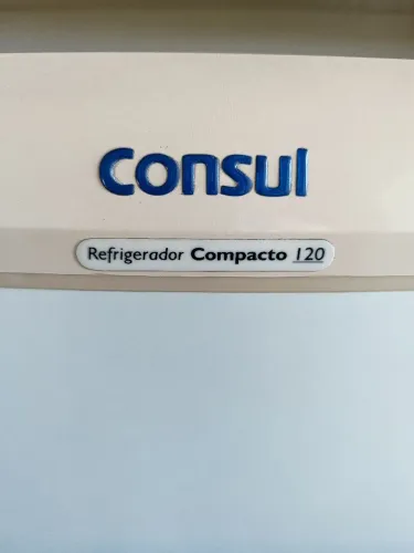 Vende-se frigobar muito conservado 