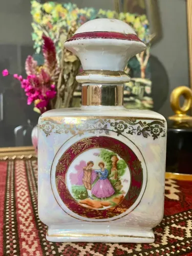 PERFUMEIRO ANTIGO PORCELANA PEROLADA CENA GALANTE