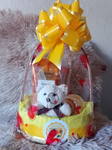 Kit contém:Linda cesta hidratante maracujá 180ml+2 Sabonetes maracujá+um chaveiro pelúcia.
