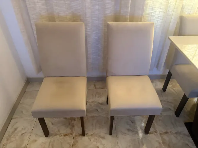 Mesa de jantar retangular 6 lugares com cadeiras estofadas ? ótimo estado?