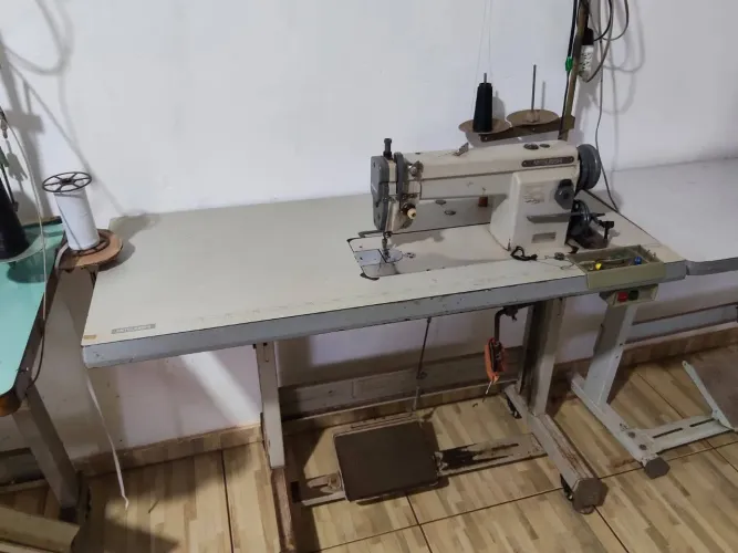 Máquina Reta industrial e Interlock (Overlock)