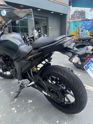 Fazer 250 conservada.