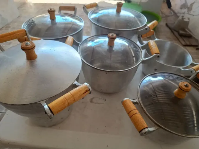 Conjunto de panelas para fogão a lenha