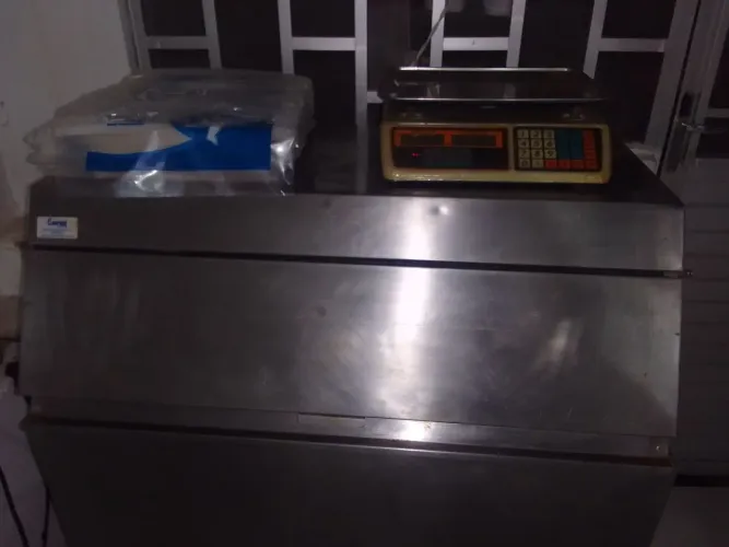 Máquina de gelo EVEREST 150kg/dia tida de inox 220v