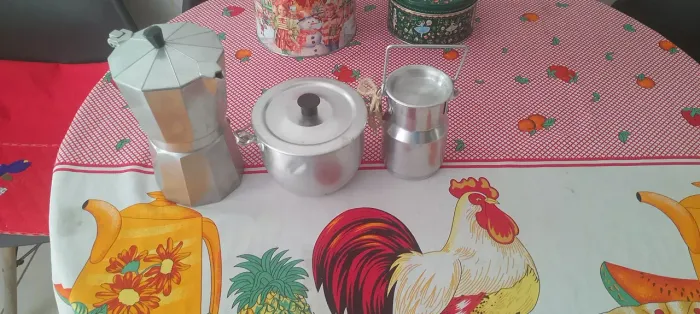 Jogo de mini vasilhas de alumínio um mimo da pra usar tbm .