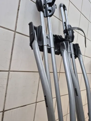 Rack teto (Barra Thule Wingbar Edge) T-cross com 2x suporte para Bicicleta Thule Freeride