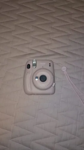 Câmera instantânea Fujifilm Instax Mini 11 na cor rosa blush (Blush Pink)