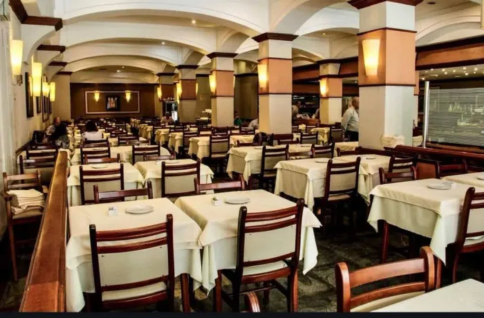 Restaurante self service no centro comercial da capital SP.