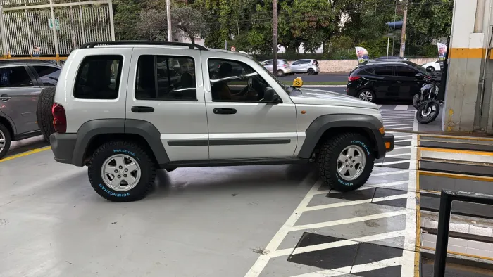 Jeep Cherokee Sport 3.7 4X4 V6 12V Aut. 2005