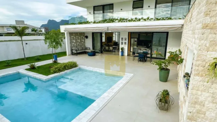 Casa Alto Padrão com 4 quartos sendo 3 Suítes, Piscina e Sauna em Alphaville Jacuhy