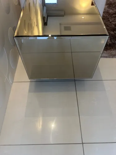 Mesa lateral espelhada 60x60 altura 62cm