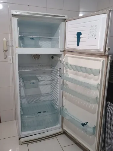 Geladeira duplex 450 litros, em perfeito estado.